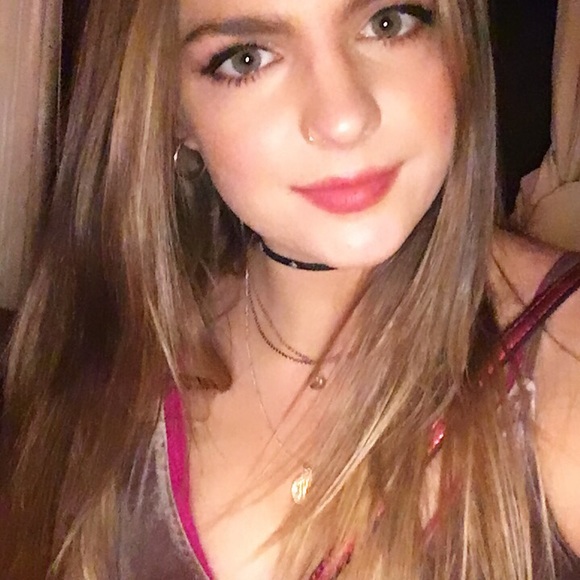 Meet your Posher, Lynette - Picture 2 of 5